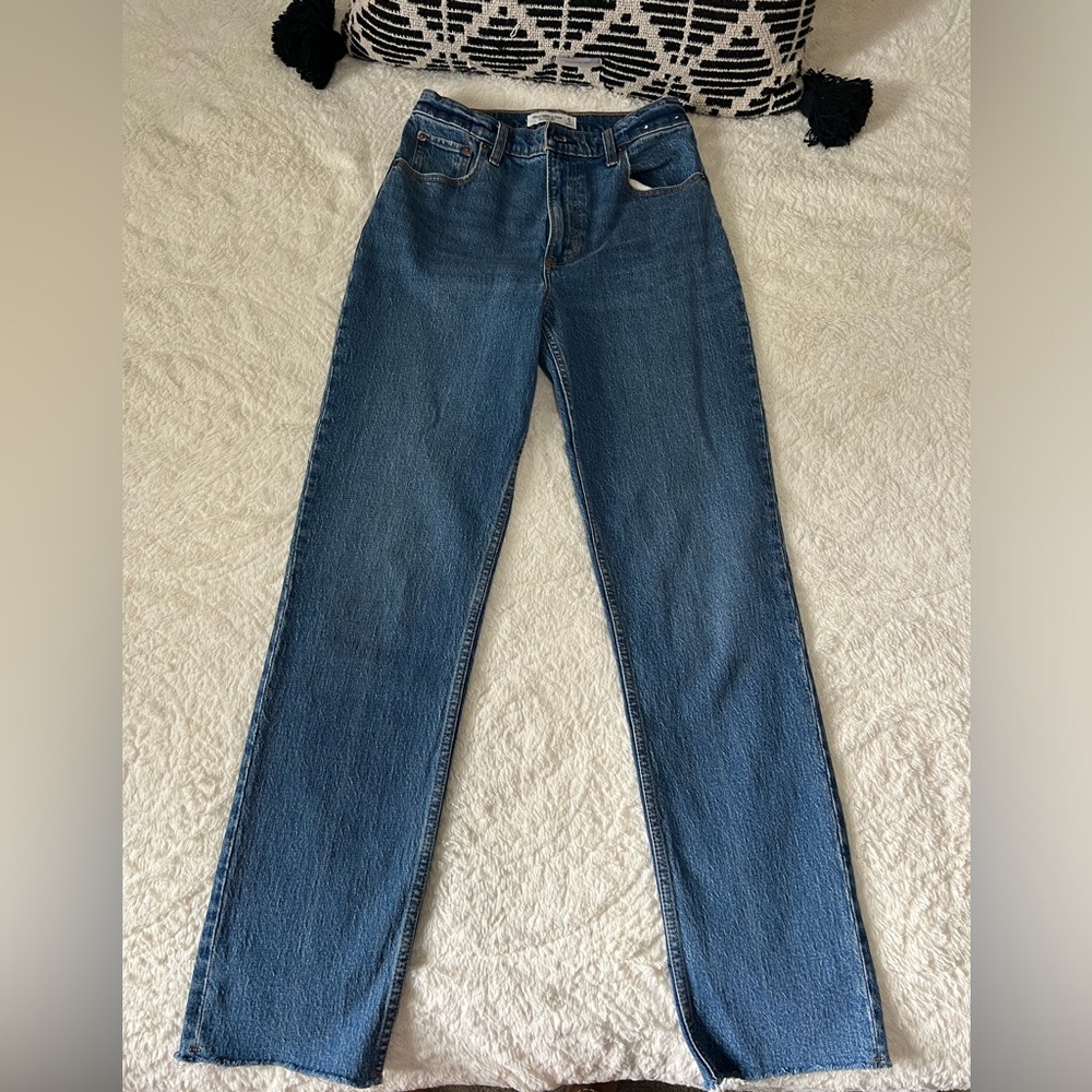 Abercrombie and fitch 90s straight ultra high rise jeans.